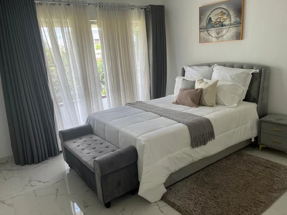 2 Bedroom Flat & Apartment