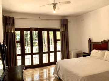 2 Bedroom Flat & Apartment