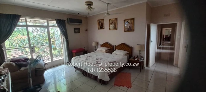  Spacious Family Home with Cottage, Pool & Borehole!