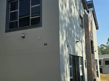 3 Bedroom Flat & Apartment