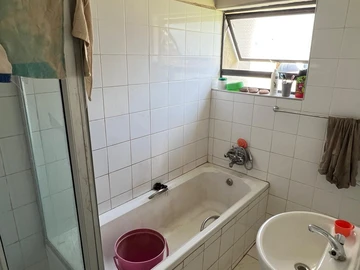 2 Bedroom Flat & Apartment