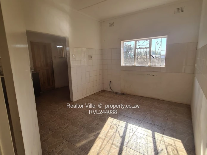 4 Bedroom House for Sale in QueensPark