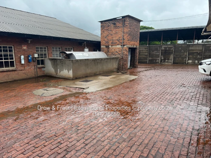 Msasa Office Complex and a warehouse -3050m² on 5000m² land 