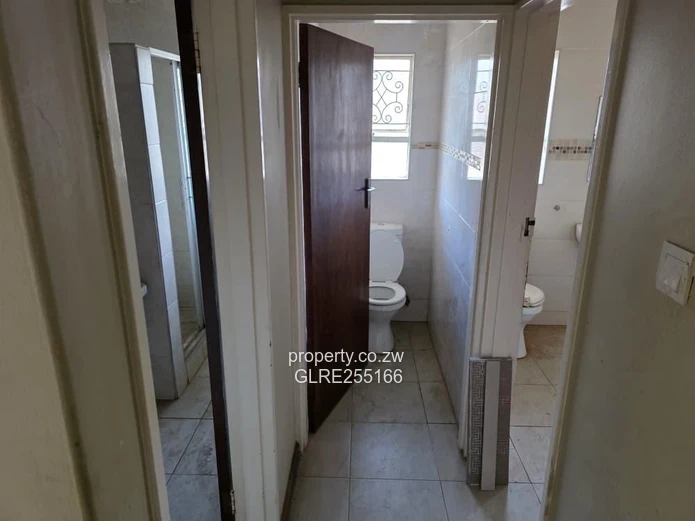 Emerald Hill: 3-Bed Walled Home with Verandah & Pool