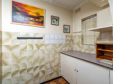 2 Bedroom Flat & Apartment