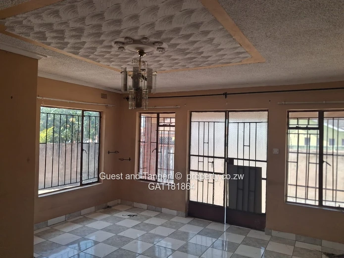 5 Bed House in Mainway Meadows