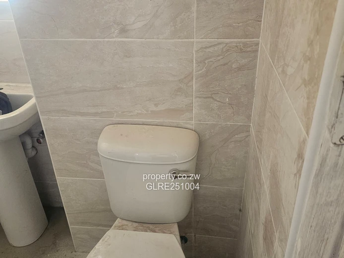 Ground-Floor 1-Bed Flat, Ashdown Park — Borehole
