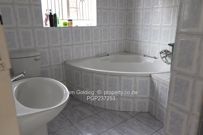 House for sale in Waterfalls/Picnic Park Area (Sole Mandate)