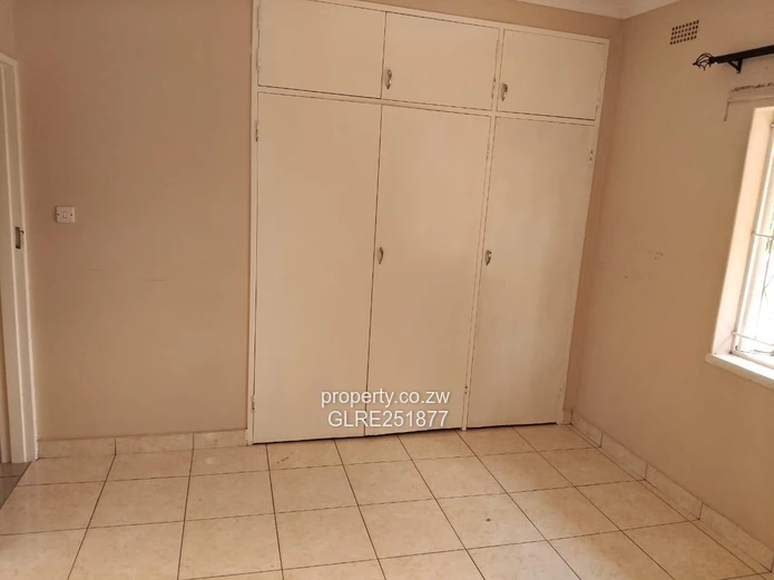 Spacious 3-Bed Home in Ashdown Park with Borehole