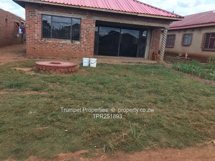 4-Bed Home  Fenced Yard in Dzivarasekwa Extension