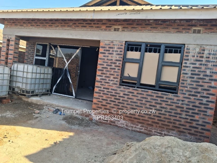 5-Bedroom Brick Home in Walled Glen View Yard