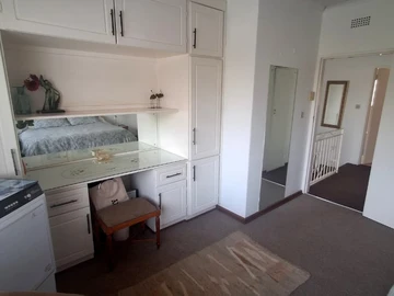 2 Bedroom Flat & Apartment