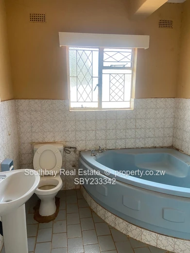 Marlborough house to let