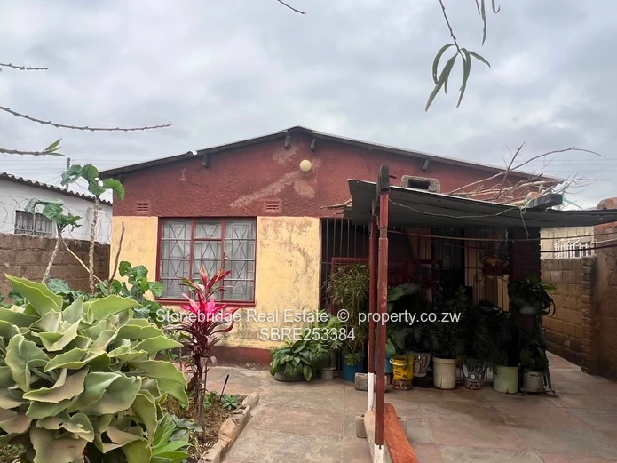 4 Bedroom House in Cowdray Park For Sale