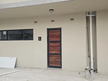 2 Bedroom Flat & Apartment