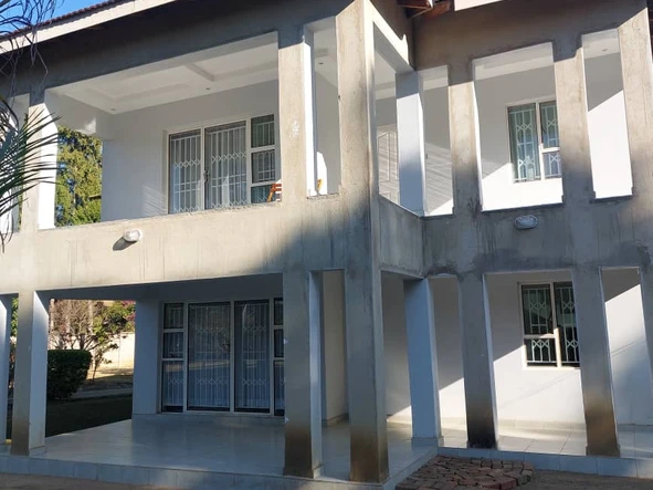 Elegant Marlborough Mansion with Cottage & Pool on 4232m² – Prime Location!
