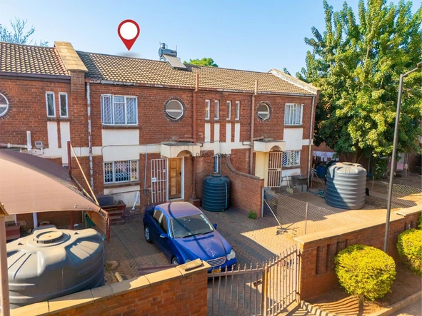 3 Bedroom Flat & Apartment