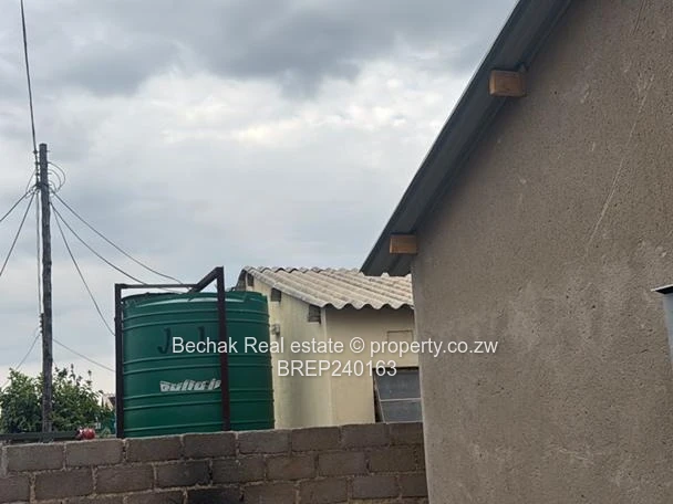 3-Bed Pumula South House — Walled Yard, Water Tank