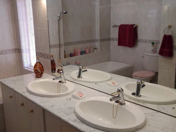 3 Bedroom Flat & Apartment