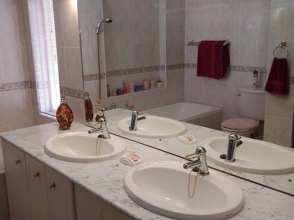 3 Bedroom Flat & Apartment
