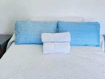 2 Bedroom Flat & Apartment