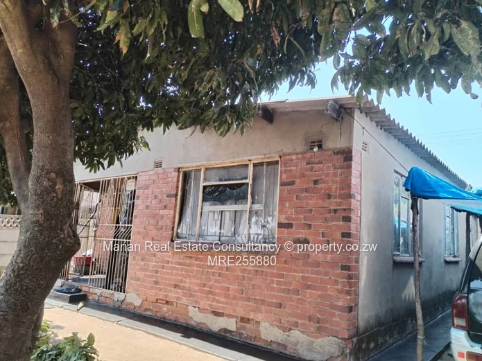4 Bedroom House, Magwegwe West FOR SALE