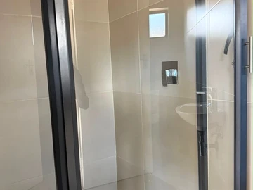 3 Bedroom Flat & Apartment