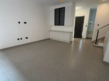 2 Bedroom Flat & Apartment