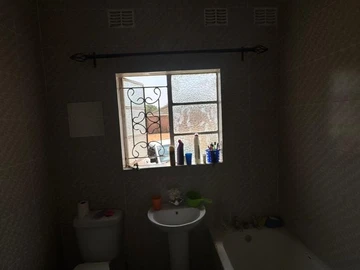 2 Bedroom Flat & Apartment