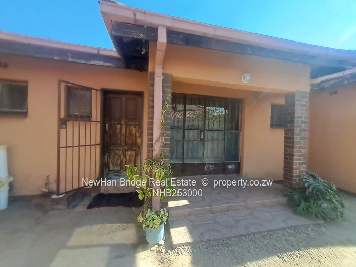 Private Room in Rockview, Harare East, Borehole & 3 Bathrooms (Sole Mandate)