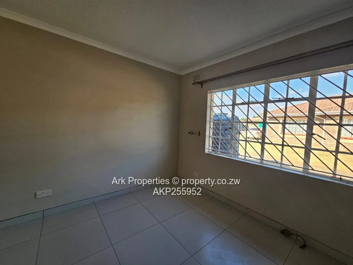 Cluster to Rent in Prospect, Waterfalls