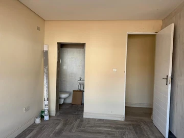 4 Bedroom Flat & Apartment