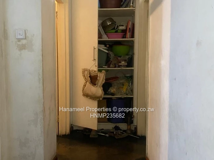 Spacious 2-Bed Apartment in Graniteside Brick Block with Parking