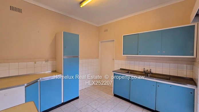 Beautiful 2 Bed Garden Flat in a small complex  (Sole Mandate)