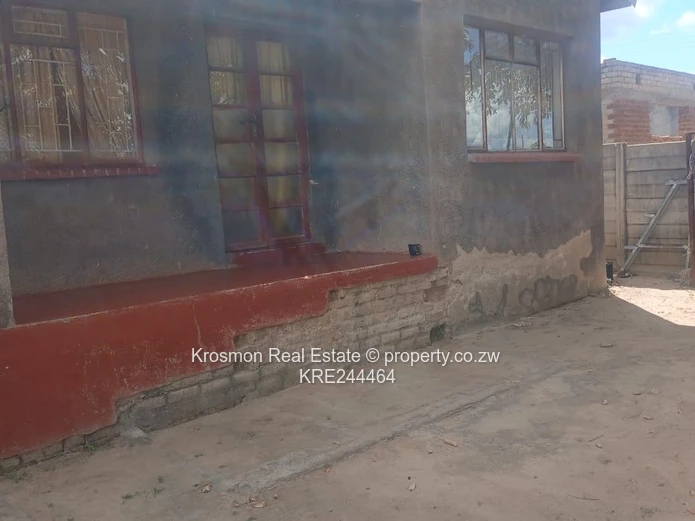 Marondera: Walled 3-Bed Home 