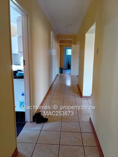 3 bedroom house to let in zimre (Sole Mandate)