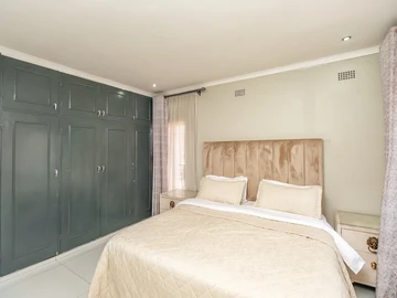 3 Bedroom Flat & Apartment