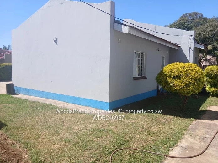 4-Bed Garden Flat in Marlborough — Borehole 