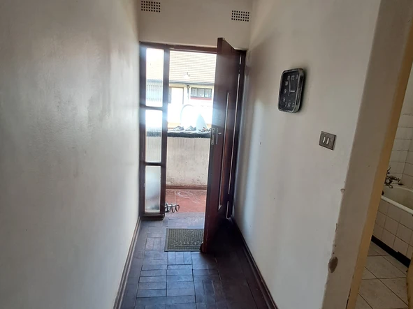 2 Bedroom Flat & Apartment