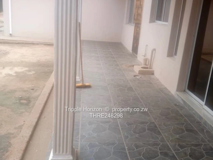 Pomona: Single-storey 5-Bed Home on 2000m² Garden