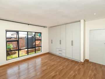 3 Bedroom Flat & Apartment