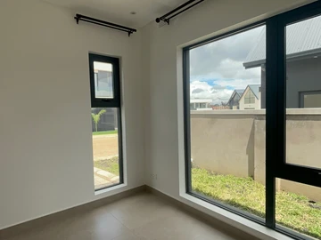 4 Bedroom Flat & Apartment