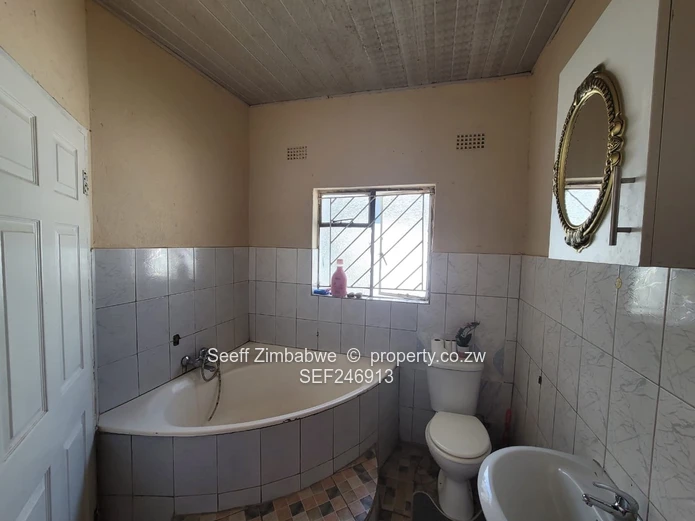 Marlborough 4-Bed Townhouse Complex with Verandah & Garden