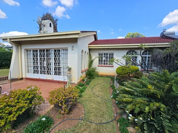 Lovely 2 Bedroom Townhouse For Sale In Avondale West 