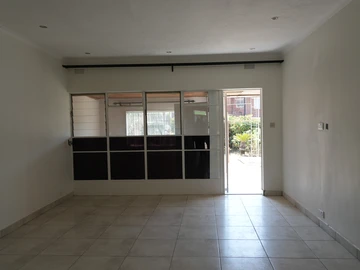 2 Bedroom Flat & Apartment