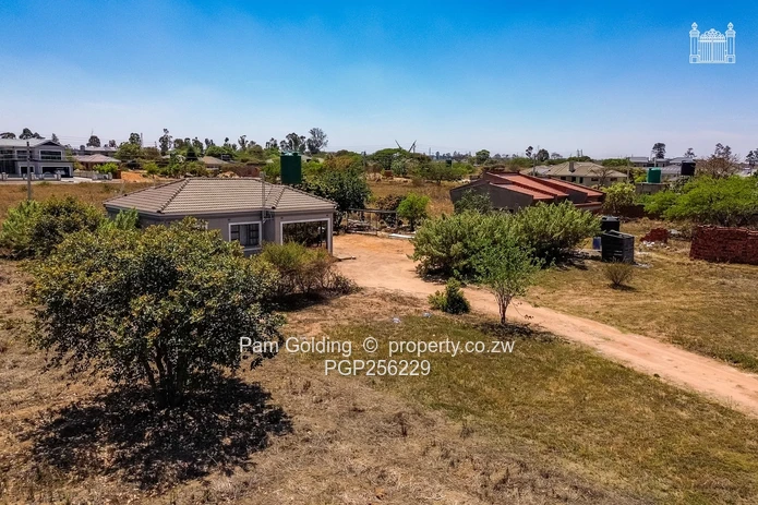 Prime 2,000sqm stand with cottage!