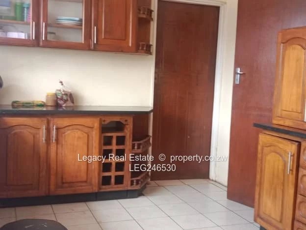 Imposing Marlborough Property With Borehole And Cottage,Large Title Deed Property .