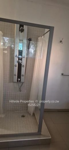 Glen Lorne 4-Bed 3-Bath: Modern Glass Wall & Garden