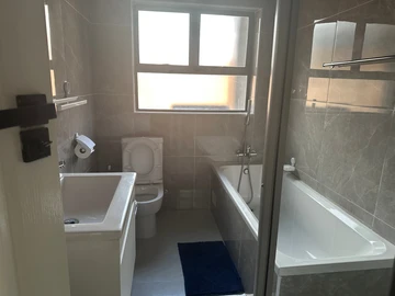 2 Bedroom Flat & Apartment