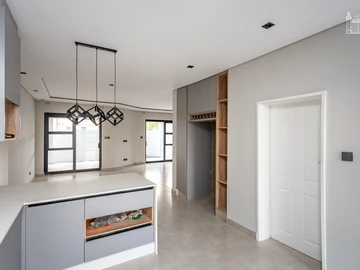 3 Bedroom Flat & Apartment